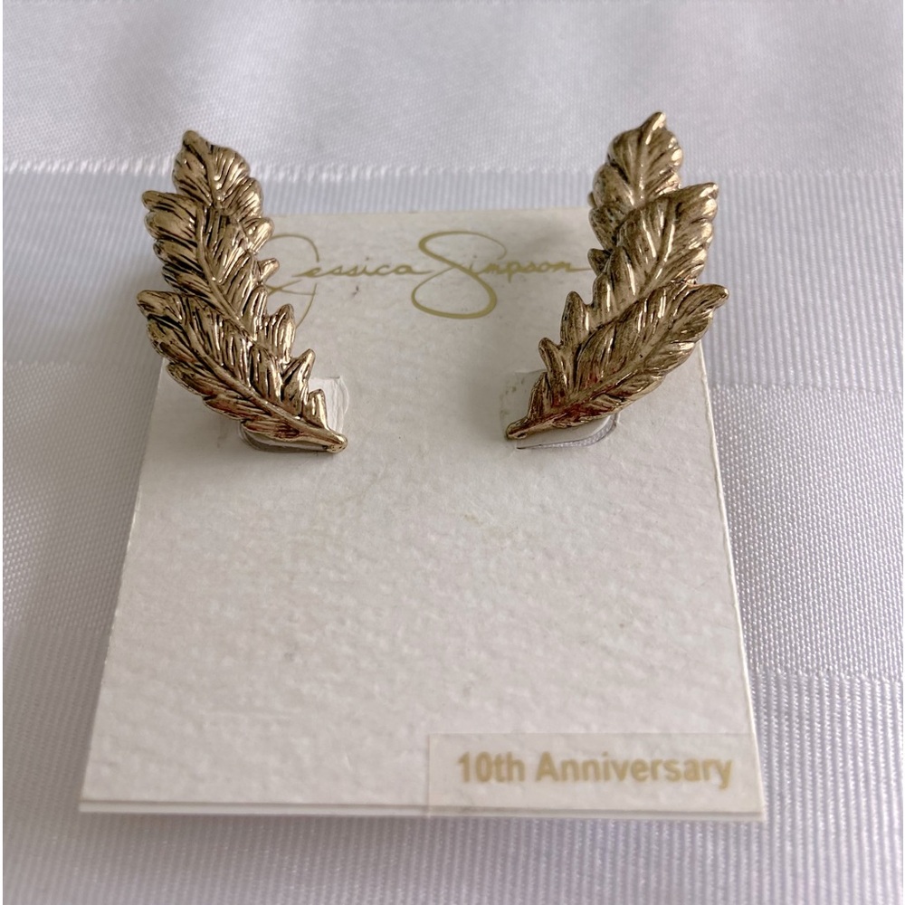 Vintage Jessica Simpson Gold-tone Leaf Earrings… Ear Climbers
